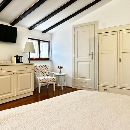 Guesthouse Casa Vittoria Ровин Екстериор снимка