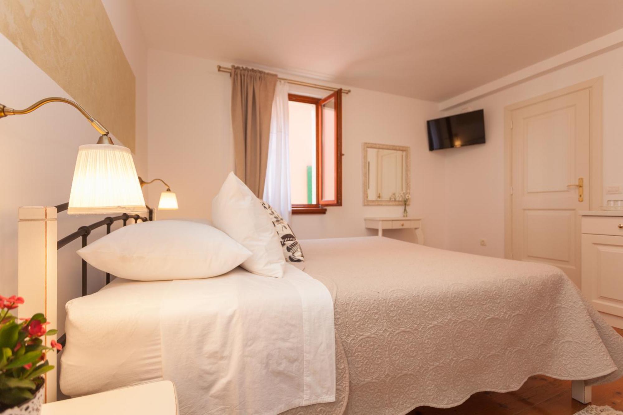 Guesthouse Casa Vittoria Ровин Екстериор снимка