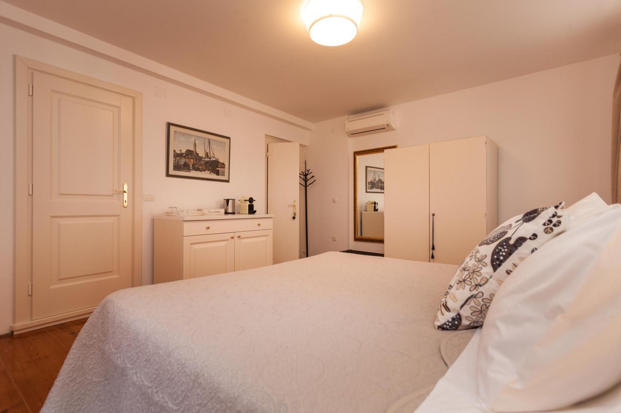 Guesthouse Casa Vittoria Ровин Екстериор снимка