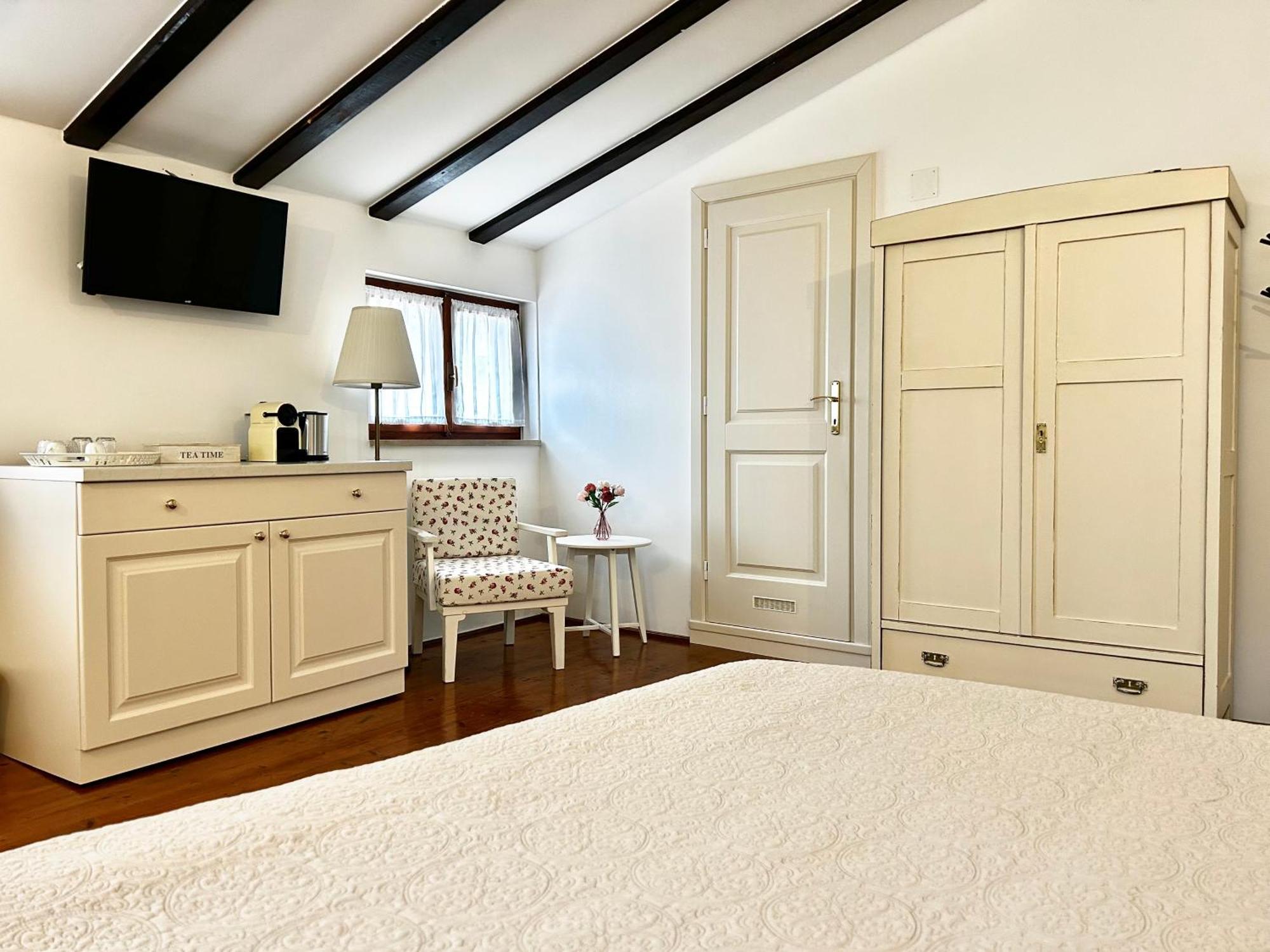 Guesthouse Casa Vittoria Ровин Екстериор снимка