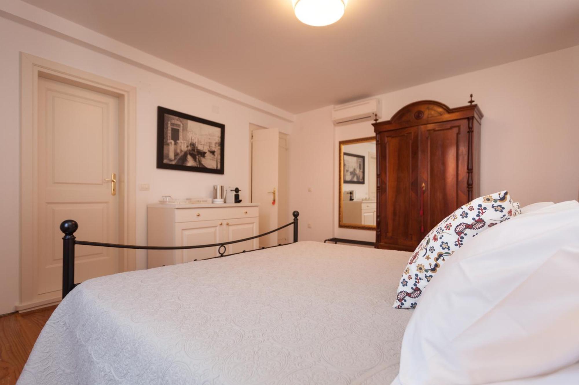 Guesthouse Casa Vittoria Ровин Екстериор снимка