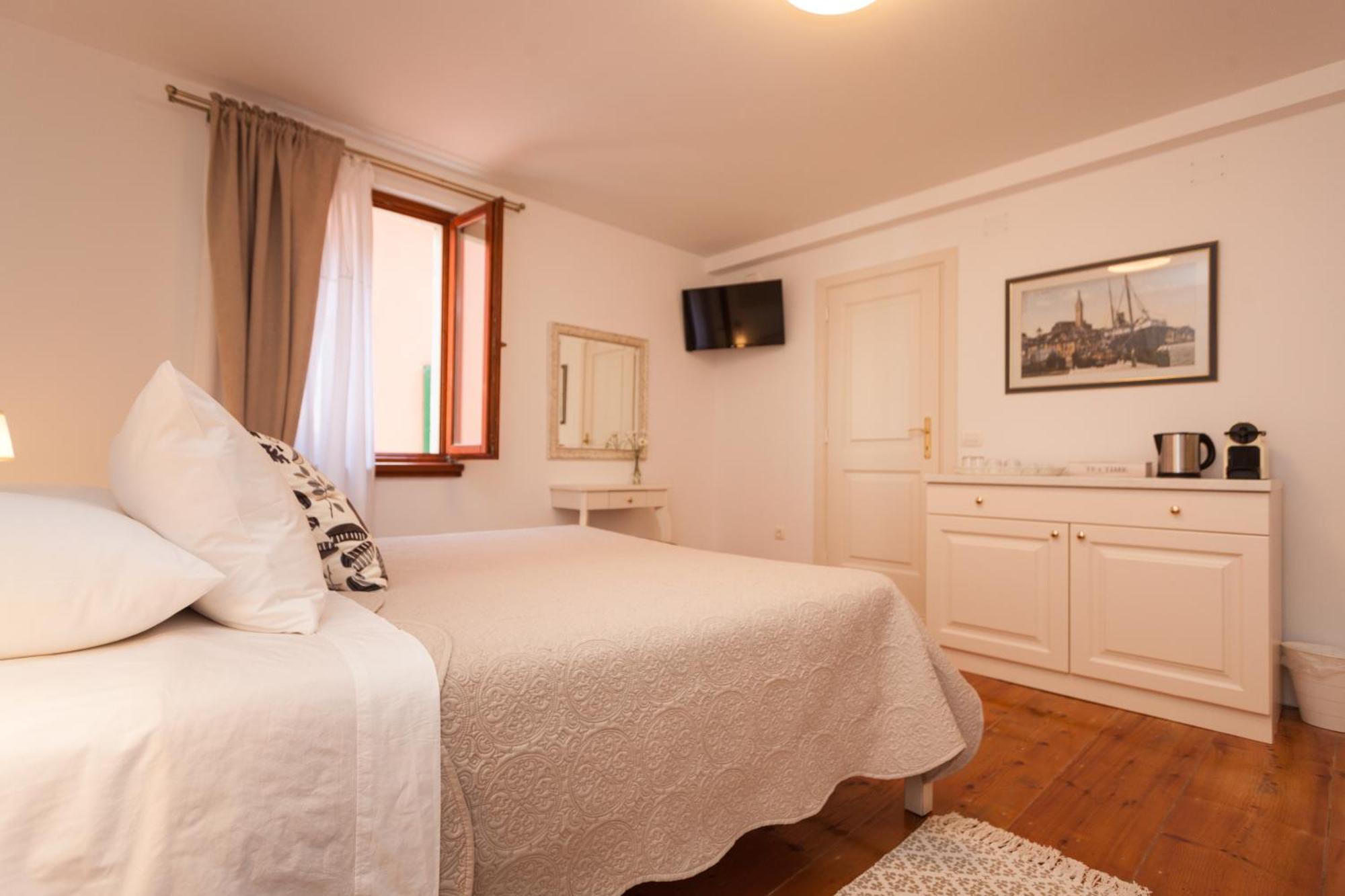 Guesthouse Casa Vittoria Ровин Екстериор снимка